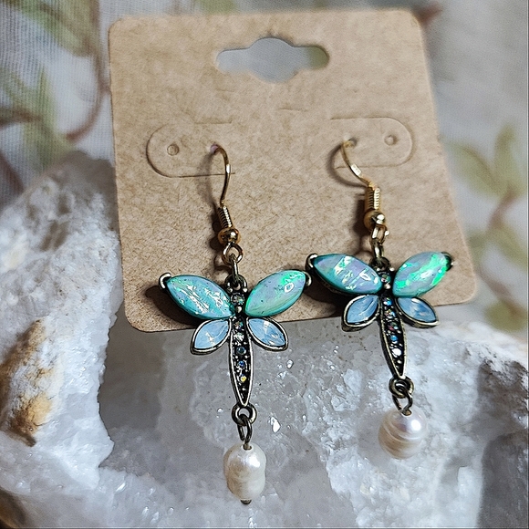 Opalescent Dragonfly Pierced Earrings NEW on Card Cultured Pearls Delicate - Picture 3 of 11